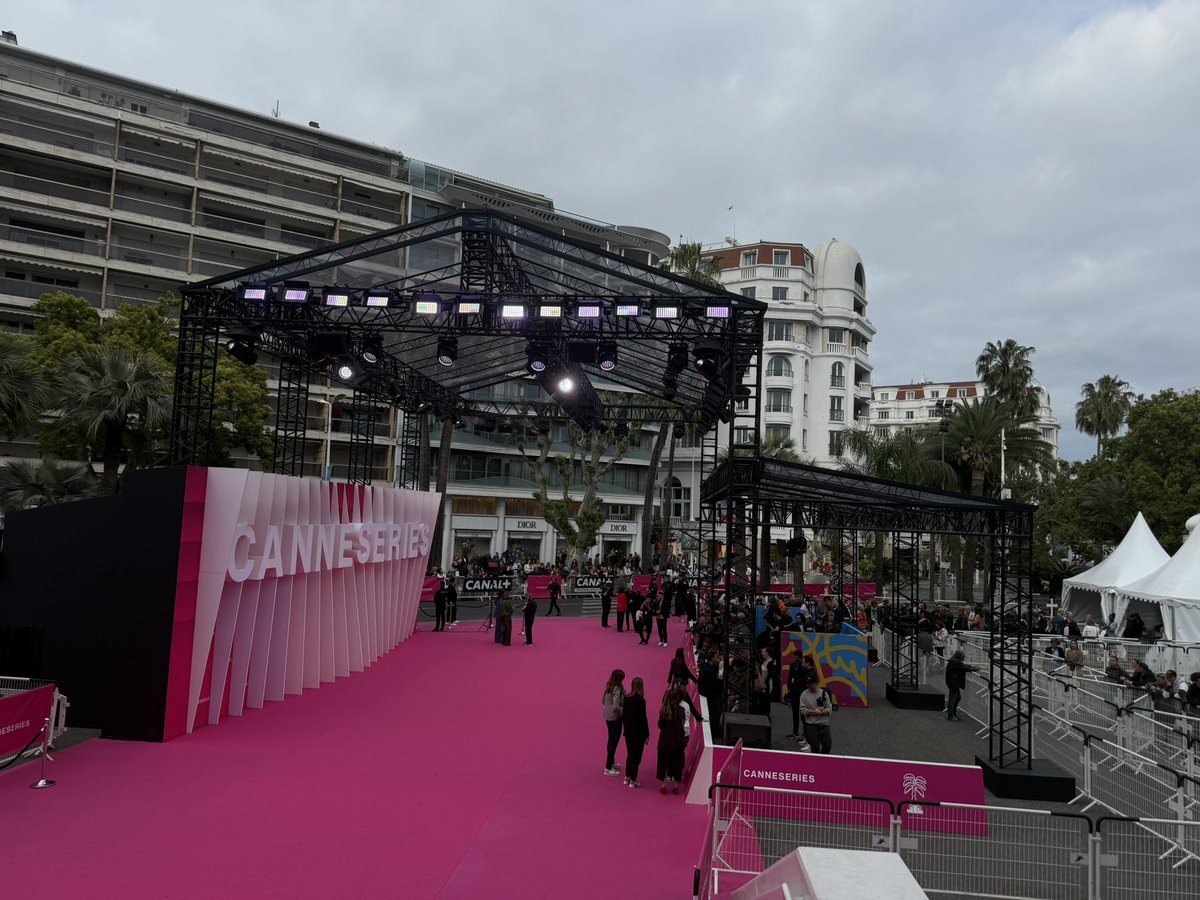 CannesPalais's tweet image. Pink Carpet, Jour 4 à @CANNESERIES 💗
Avec Adam Scott, qui recevra le Prix d’honneur Canal+ 🎬

Et ce soir, première mondiale de la série hors compétition « Star City » ✨

#CannesFrance #CotedAzurFrance #RendezVousACannes #PinkCarpet #AdamScott