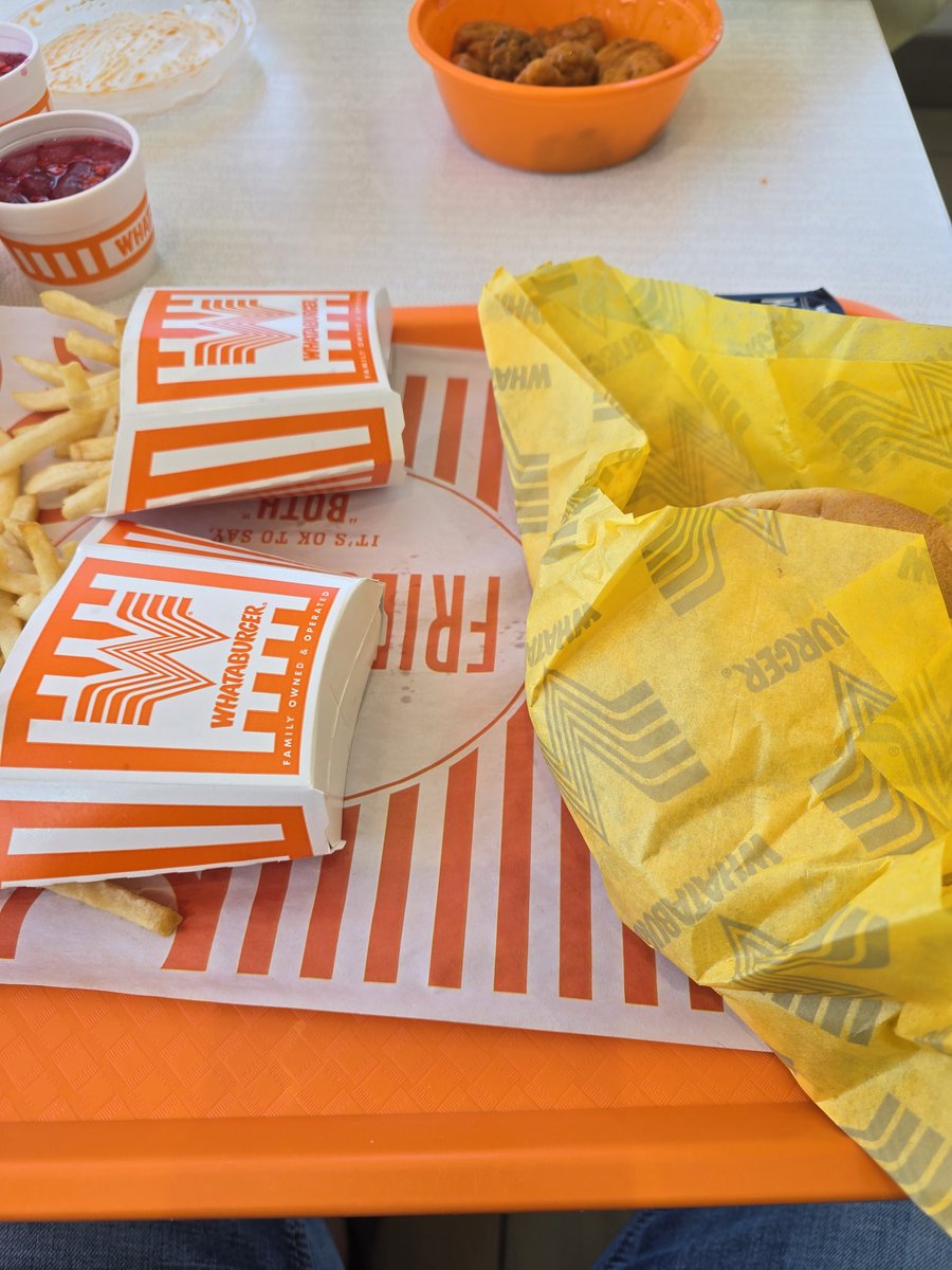 PhilipLocklear1's tweet photo. @1053thefan North Carolina Whataburger 🤤 I wouldn't know about this franchise if not for listening to The Fan. https://t.co/eGIo5T6Ias