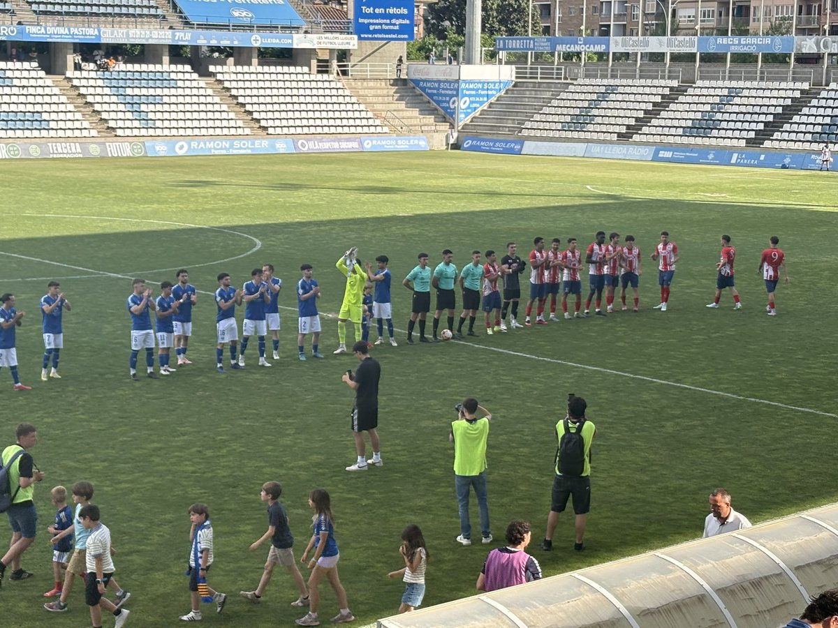XavierEstradaF1's tweet image. Tots els obstacles, dificultats i entrebancs que ens han posat, ens posen i ens seguiran posant és allò que ens nodreix per reinventar-nos @LleidaCF 

Així és la vida de l’esportista: resistir, adaptar-se i superar-se constantment
Tota la resta demagògia! #esport #humilitat
