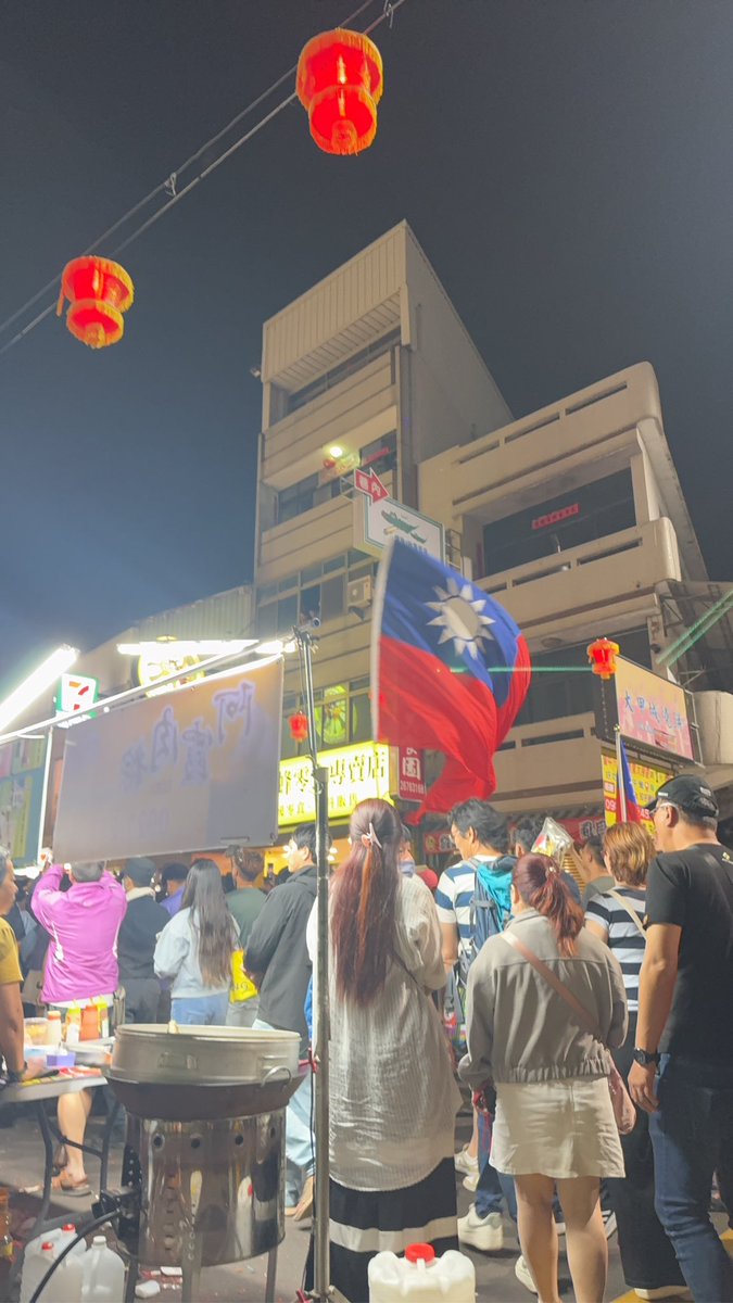 終於….腳很久沒有站那麼久 了
已經不聽🙉我的了
眼皮也是

#媽祖娘娘掰掰明年見
#媽祖娘娘請保佑一家大小平安順遂