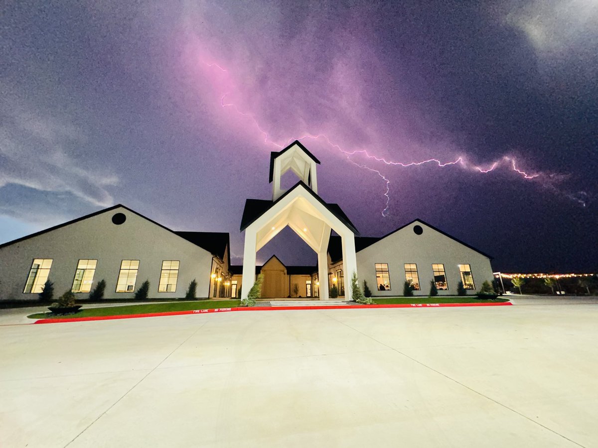 RussHeidiSLC's tweet image. Wedding Season!! Fun Night in Texas….#DFW @CPhil00 @carsynphil @hphillips0002