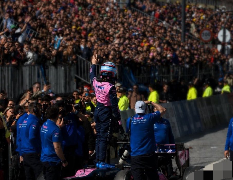 Que locura lo que genera Franco Colapinto. Que locura también la emoción y el orgullo que nos da volver a tener un piloto en la F1. MÁS DE MEDIO MILLÓN de personas para un roadshow! Que sea el inicio para la vuelta de la máxima categoría del automovilismo a Argentina.