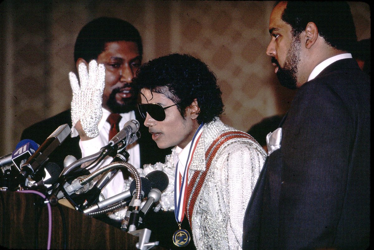 Complex Style tweet media