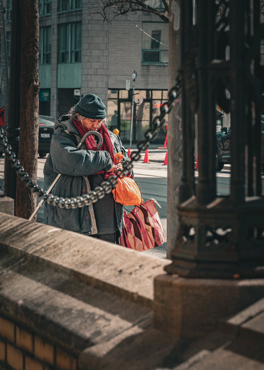 Everett_Atlas's tweet image. Burdened vigil
#streetphotography #streetphoto #ontario #toronto #NikonZF #nikkorz24120 #nikkorz24120mmf4s