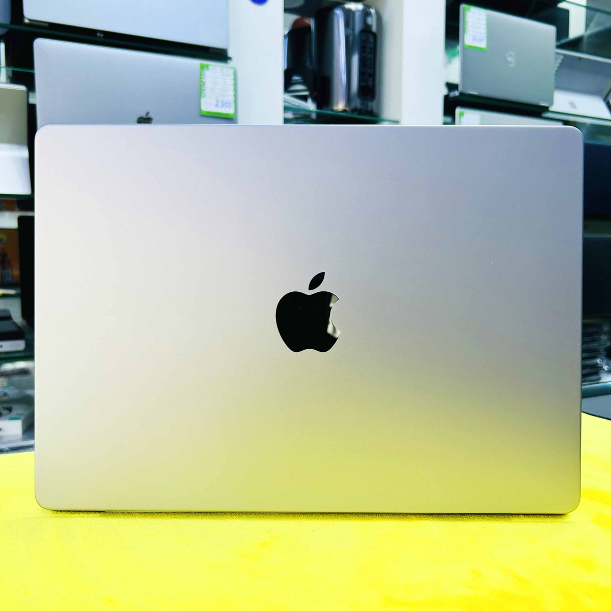 SMadina3's tweet image. 💻 Apple MacBook Pro 14-inch (2021) M1 Pro — Ultra powerful performance with 32GB RAM and Liquid Retina XDR display. Perfect for editing, design, coding &amp;amp; pro level work in smooth speed 🚀

#macbookpro #m1pro #applemacbook #usedlaptopdubai #macbook14inch