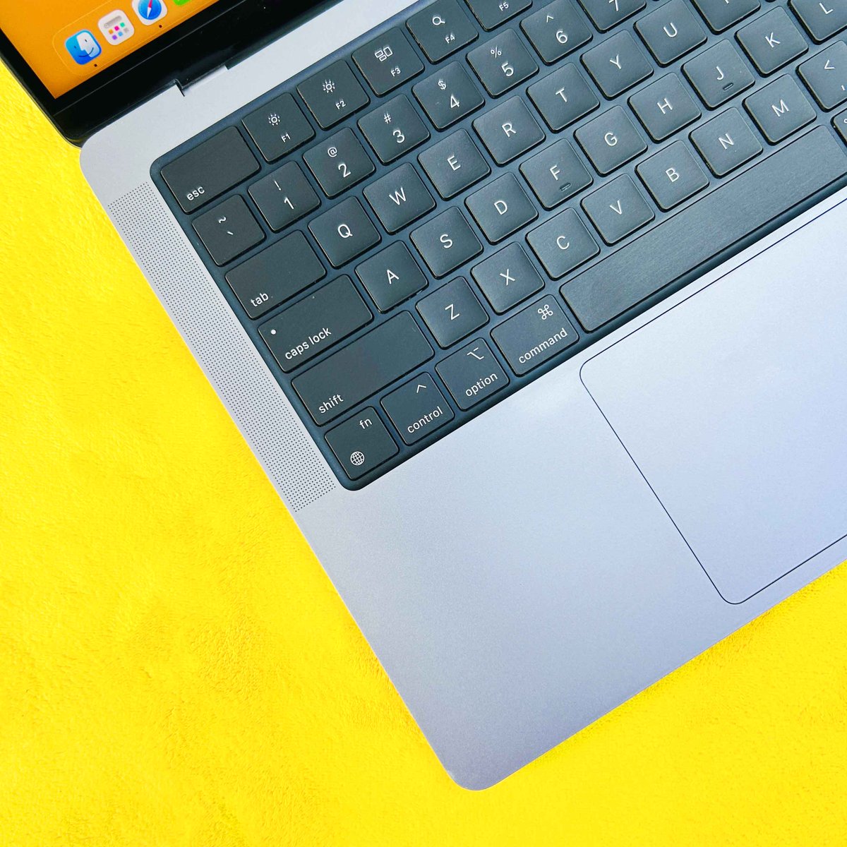 SMadina3's tweet image. 💻 Apple MacBook Pro 14-inch (2021) M1 Pro — Ultra powerful performance with 32GB RAM and Liquid Retina XDR display. Perfect for editing, design, coding &amp;amp; pro level work in smooth speed 🚀

#macbookpro #m1pro #applemacbook #usedlaptopdubai #macbook14inch