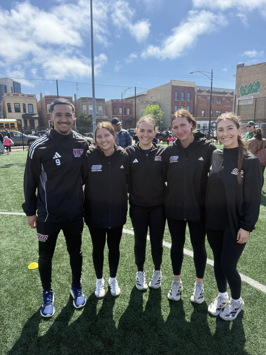 UIC_WSOC's tweet photo. We had a blast getting in the community with Haas Youth Soccer! 

#ChicagosCollegeTeam https://t.co/jUMBCZsag9