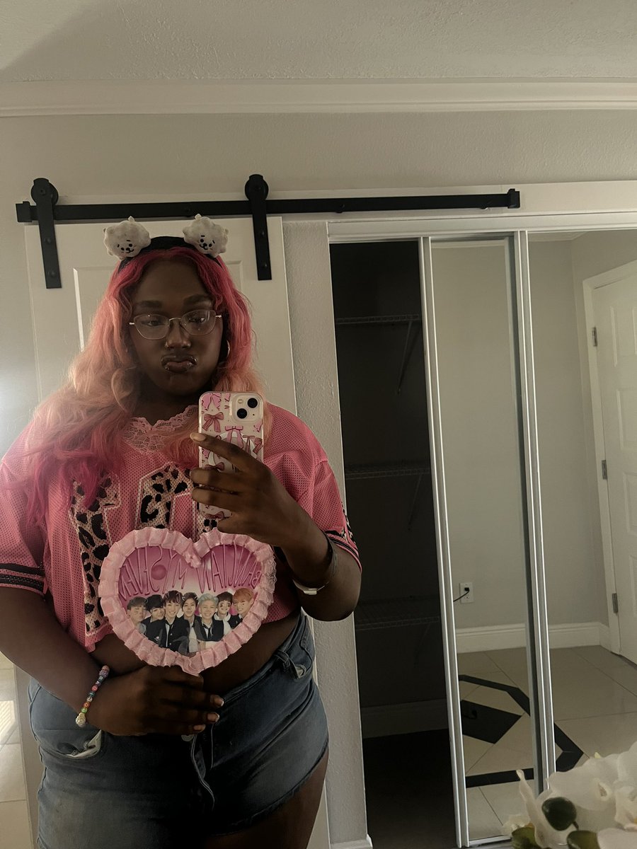 venus 🍓 tweet media