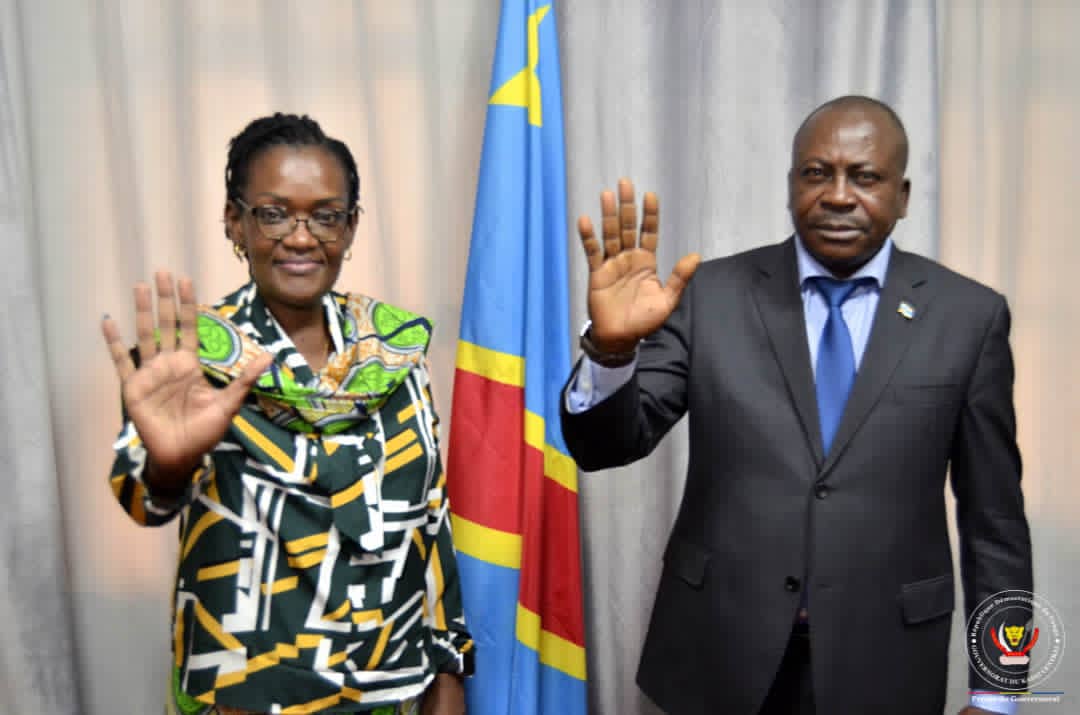 🇨🇩
La province du Kasaï central est permi les provinces pilotes qui vont bénéficier les programmes de #Reparation des victimes dans le cadre des activités du <a href="/FonarevRDC/">Fonarev RDC</a> . 
Le gouverneur de province JM K'AMBULU a eu un tête-à-tête avec la coordinatrice de Fonds zone grand Kasaï