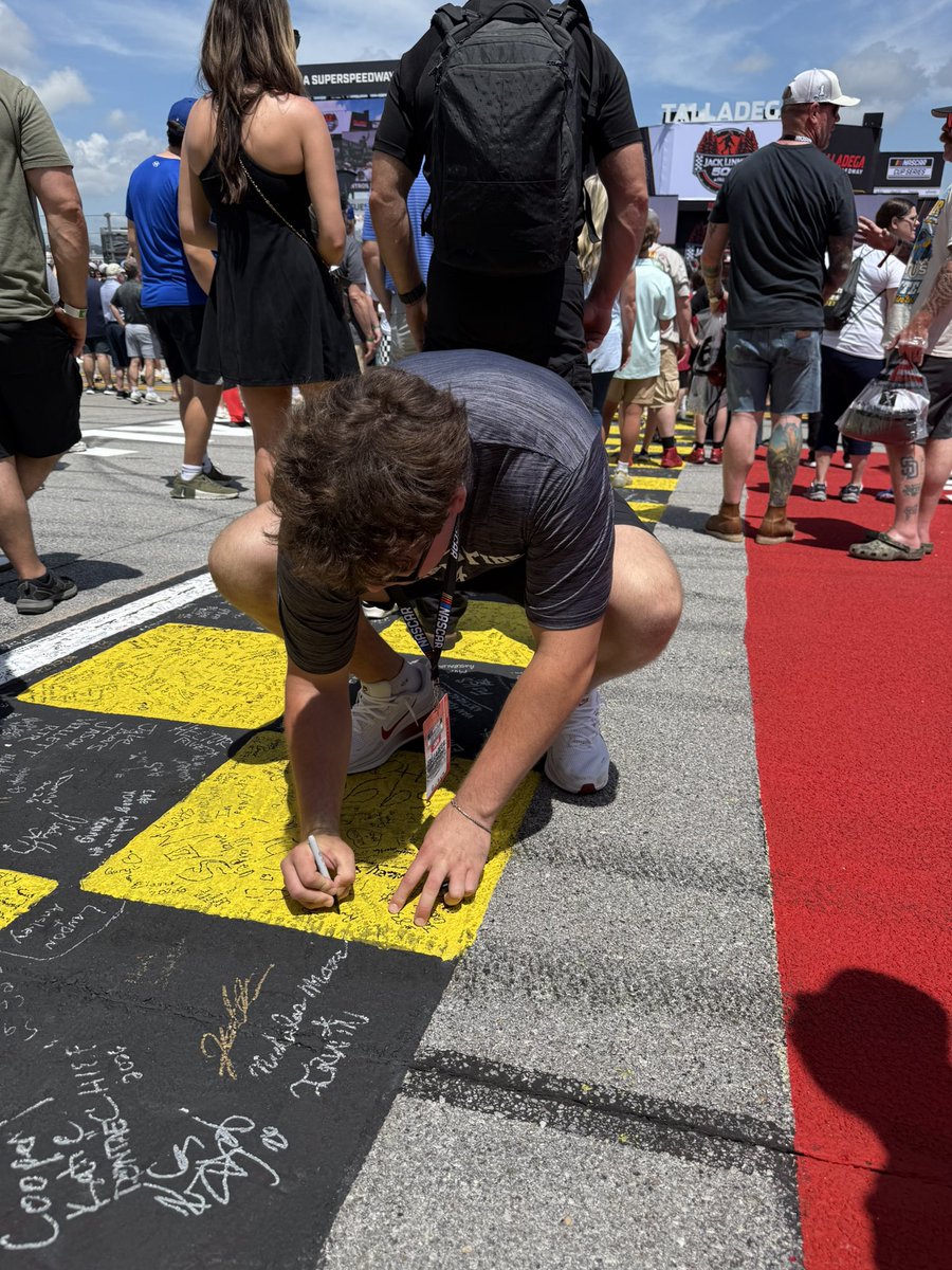 yea_ala's tweet photo. Bray Hubbard, Ivan Taylor, Racin Delgatty, and Abduall Sanders signing the Talladega track. ✍️ https://t.co/VjstBDvwpI
