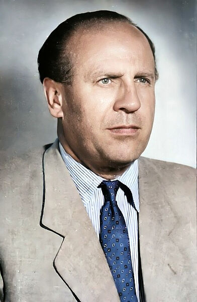 VoicesofWW2's tweet photo. 🧵He was a Nazi. A spy. A serial cheater. A heavy drinker. A war profiteer who got rich off Jewish slave labor.

He's also the only Nazi Party member buried on Mount Zion in Jerusalem.

The story of Oskar Schindler is darker, weirder, and more human than the movie ever showed 👇 https://t.co/9NOg8Cz8rb