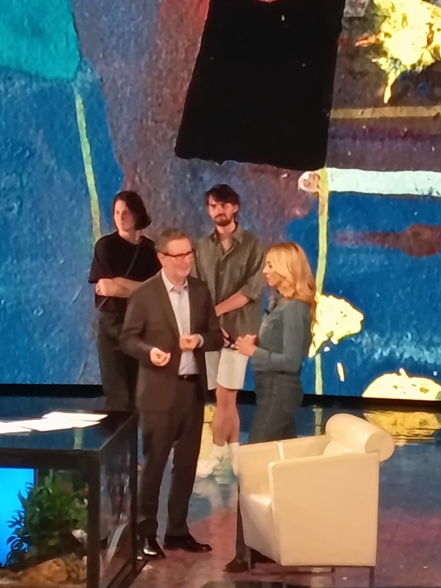 oiɿoƚƚiV tweet media