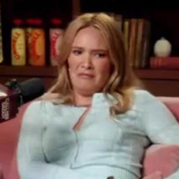 lovelriel's tweet photo. sjm’s face when she was talking about the elucien bond: https://t.co/ih9TNHvqTx