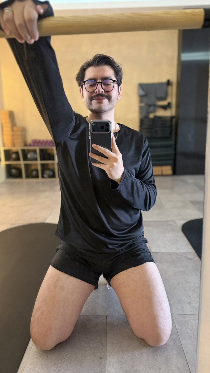 johanlenteja's tweet photo. Se lograron las clases del domingo 
#pilates #pilatesgay #gayboy #gay https://t.co/9X8zkWxEh9