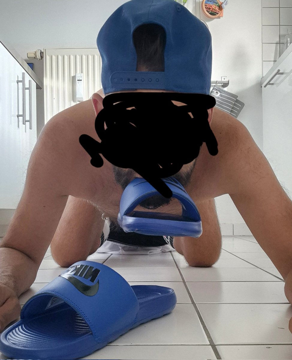 FeetSlave30's tweet photo. Hey,ich bin Sklave Patrick.Ich stehe drauf zu dienen und benutzt zu werden. Ich bin 35 Jahre alt und 1,70m und 60kg.
Bin auf der Suche nach einem strengen dominanten Master,der mich versklavt und verleiht.Ich bin Onlinesklave,Fußsklave,Sexsklave,Putzsklave,Diener/Butler. https://t.co/cfrhSgdAH6