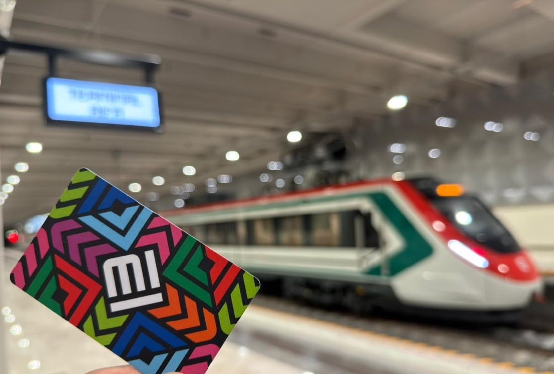 juliozz59's tweet photo. El regreso de los trenes 🇲🇽

El tren que conecta al AIFA se puede pagar con la tarjeta de movilidad y solo por 45 pesitos.
#TrenFelipeAngeles https://t.co/zNXoGhLGIw