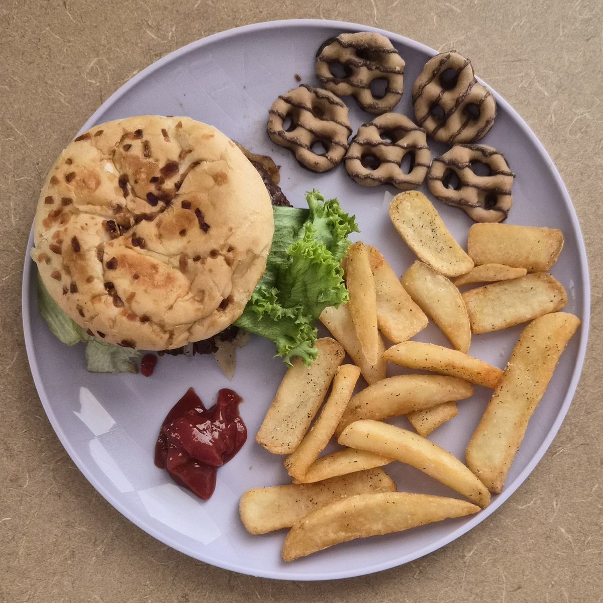 lara ݁ ˖Ი𐑼⋆ tweet media