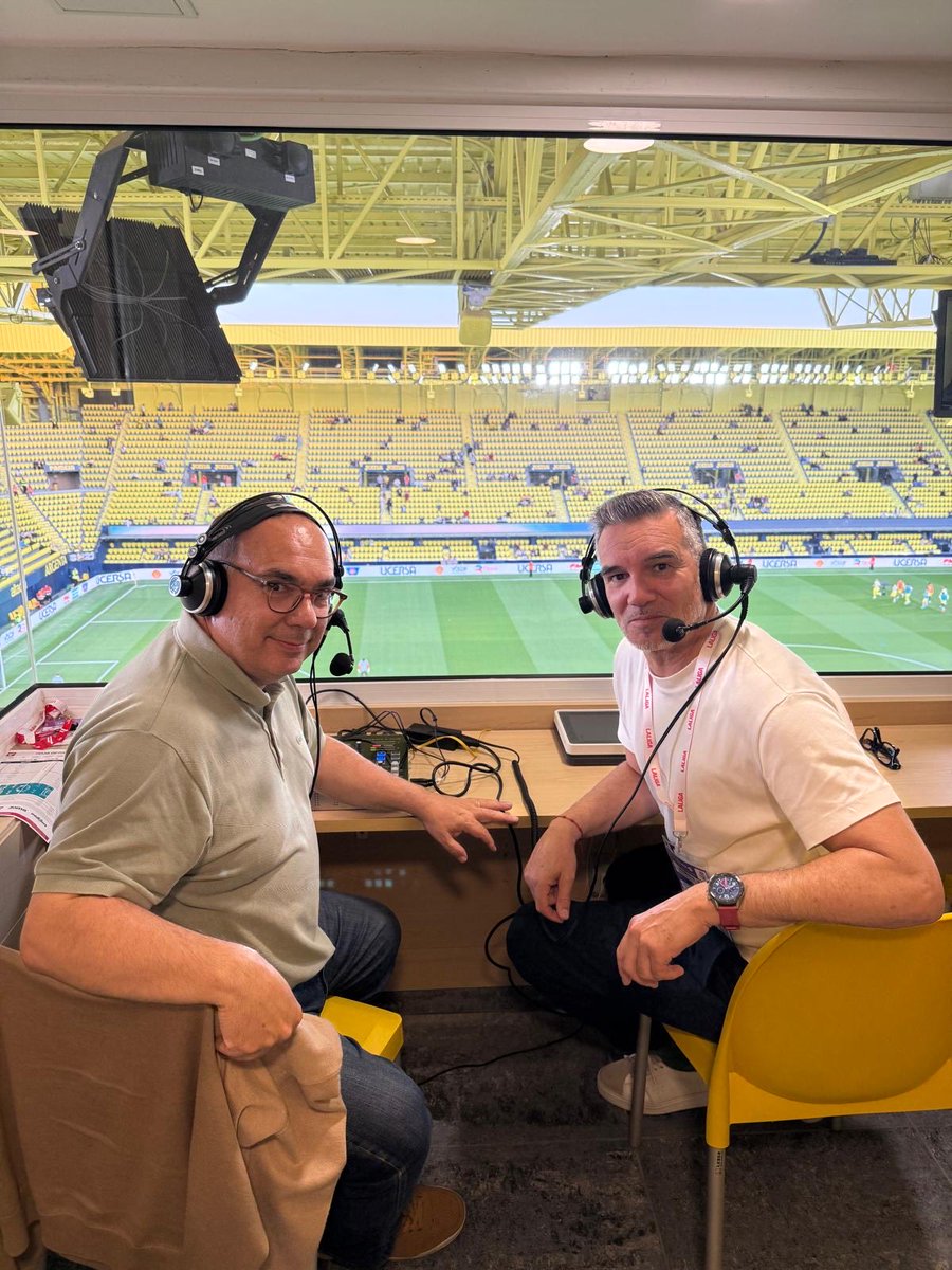 PuntaPunt_'s tweet photo. 🔛📻 El #VillarrealCelta en directe al @PuntaPunt_ 

🗣️ Amb la narració de @LuisUrrutiaB i els comentaris de @JLMora25 i Carlos Urrutia 

🎥 https://t.co/yMZPNn31Wc https://t.co/injiUg1OgU