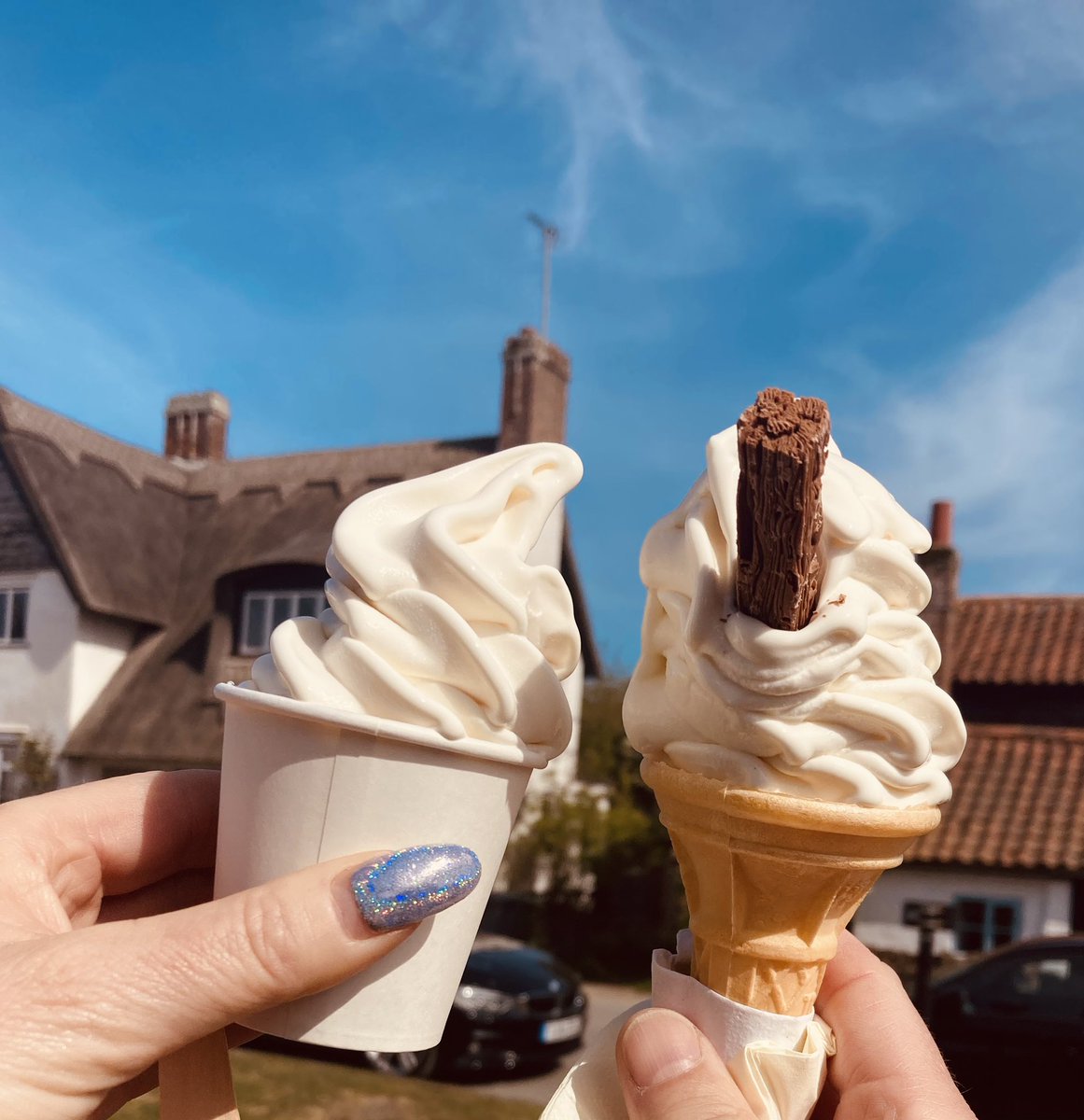 FifitFiona's tweet image. #icecream #beach #rose #happy 🥂❤️🌞