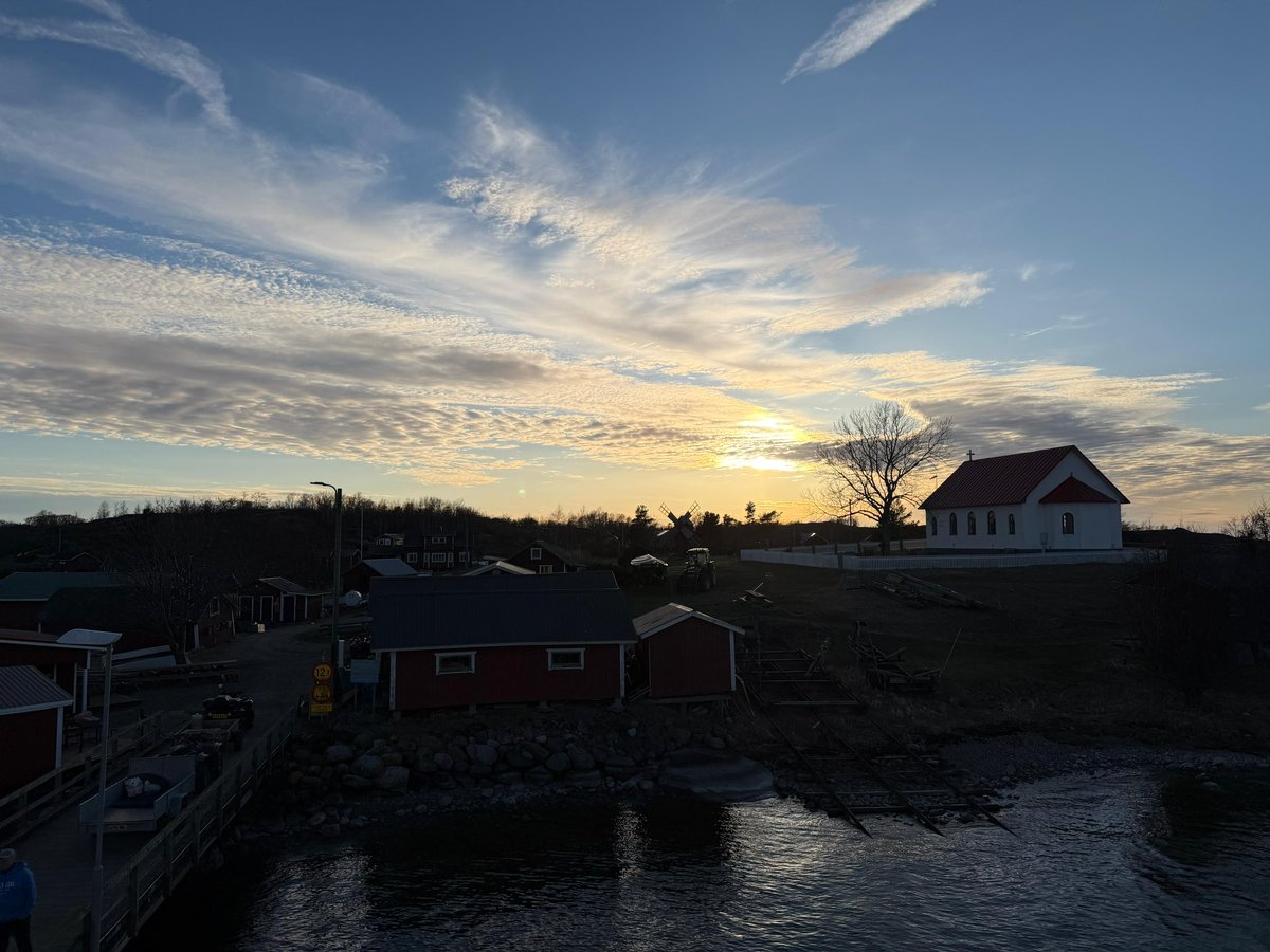 hm_grandell's tweet photo. Maaginen viikonloppu Jurmossa. Ihana saaristo, karun kaunis luonto ja huippuseura. #jurmo #saaristo #hyvinvointi #joogaretriitti #parainen #pargas https://t.co/X0eSqh3DPB