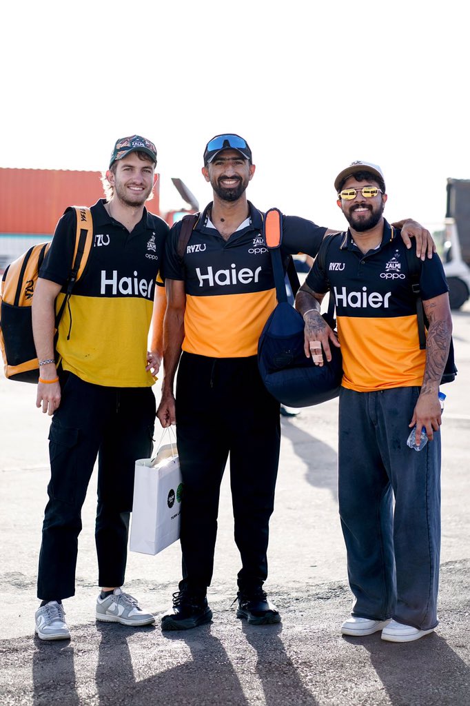 ZalmiTVPashto's tweet photo. پيښور زلمي لوبغاړو لاهور نه کراچۍ ته سفر
Peshawar Zalmi Team Travel From Lahore to Karachi For Play Off
#PeshawarZalmi #Travel #PSLXI #PlayOff #ZalmiTvPashto https://t.co/wwaaFQeNsn