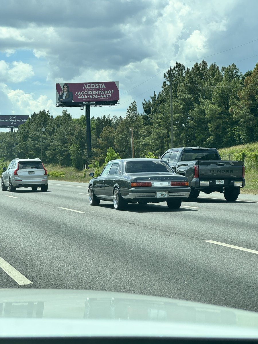 alanisnking's tweet image. Everyone stay calm but I just spotted a TOYOTA CENTURY in Atlanta traffic