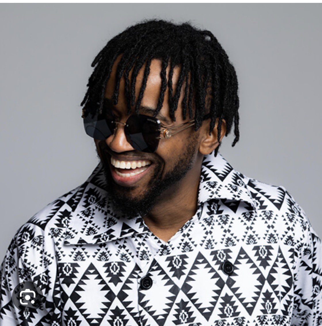 JMimbale's tweet photo. Soutien total à Alesh — Mental’Engagé, toujours.

Quand la parole dérange, c’est souvent qu’elle touche juste. 

Vive la liberté d’expression 😁

@AleshOfficiel https://t.co/gvE6OedUqY