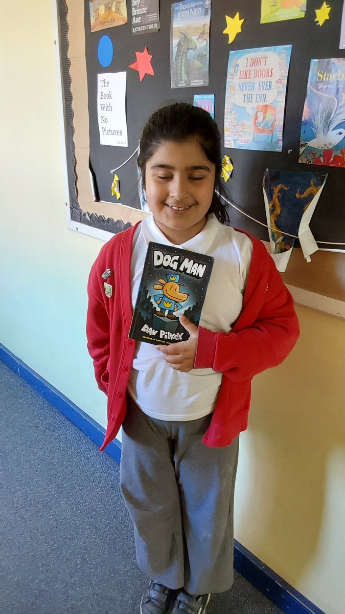 DukeStPrimary's tweet image. A huge 'Well done' to this week's amazing readers 👏📚#vendingmachine #readingisoursuperpower #NationalyearofReading