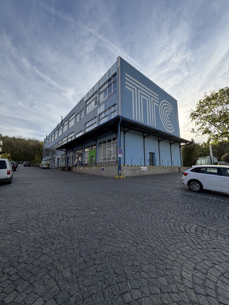 Elizabeth tweet media