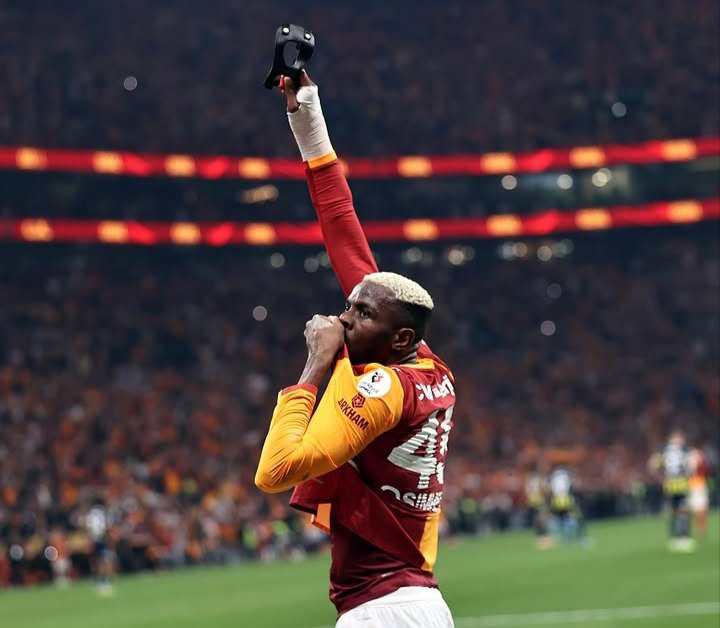 graceyss_'s tweet photo. ŞAMPİYONLUK MODUNU AÇMIŞ BİR OSIMHEN, SAYGI DUYACAKSINZ LAN! #GSvFB #FBvGS Penaltı Lucas Torreira https://t.co/ueHahASCeJ
