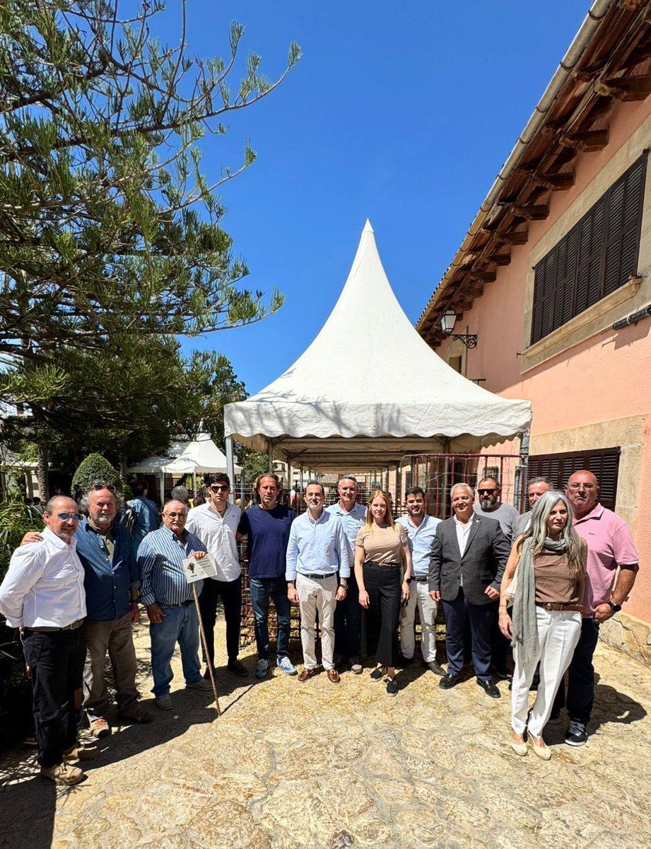 VoxCalvia tweet media