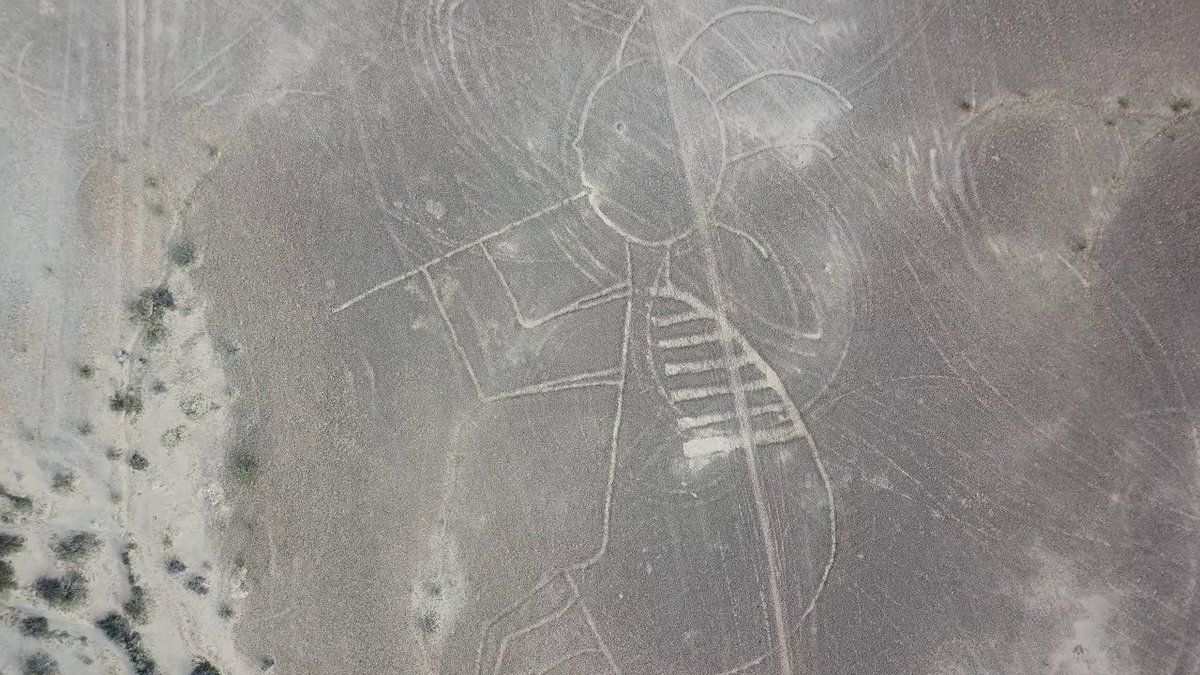 gravitomag's tweet photo. That's Kokopilli! Image of the Kokopilli geoglyph. "In Nahuatl, Kokopilli means “koko” hurt, “pilli” our Lord. It is the creators’ image of Quetzalcoatl in a form half-human, half-bee. (He left during the end of the third sun as shown in the Aztec sun stone calendar). Kokopilli is playing the flute because it creates wind. The wind is represented by Ehecatl. Also, it represents a straw by which he is sucking the pulque (agave drink)".
Here's the source article La Cuna De Aztlan: The Cradle of the Aztec Civilization in the Americas, Society for California Archaeology (SCA) Proceedings, Volume 30 (2016) Boyd, p. 100.
https://t.co/szJQfxH1O0