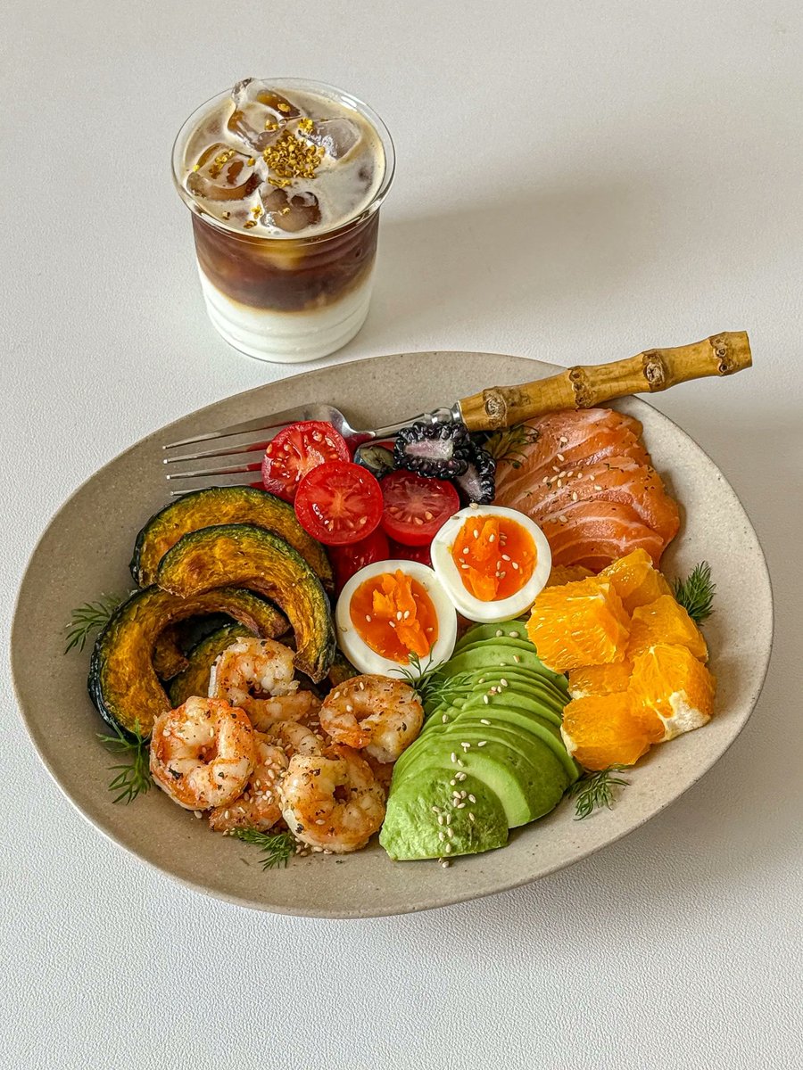 YummyDaily7's tweet image. Butternut squash + shrimp + avocado salad 🥑 Air fryer 180℃ 15min | Season shrimp | Add soft egg | Top with salmon | Pair with latte☕️ High protein, clean eats, super filling💪 What do you think? 👇

#Salad #HealthyEats