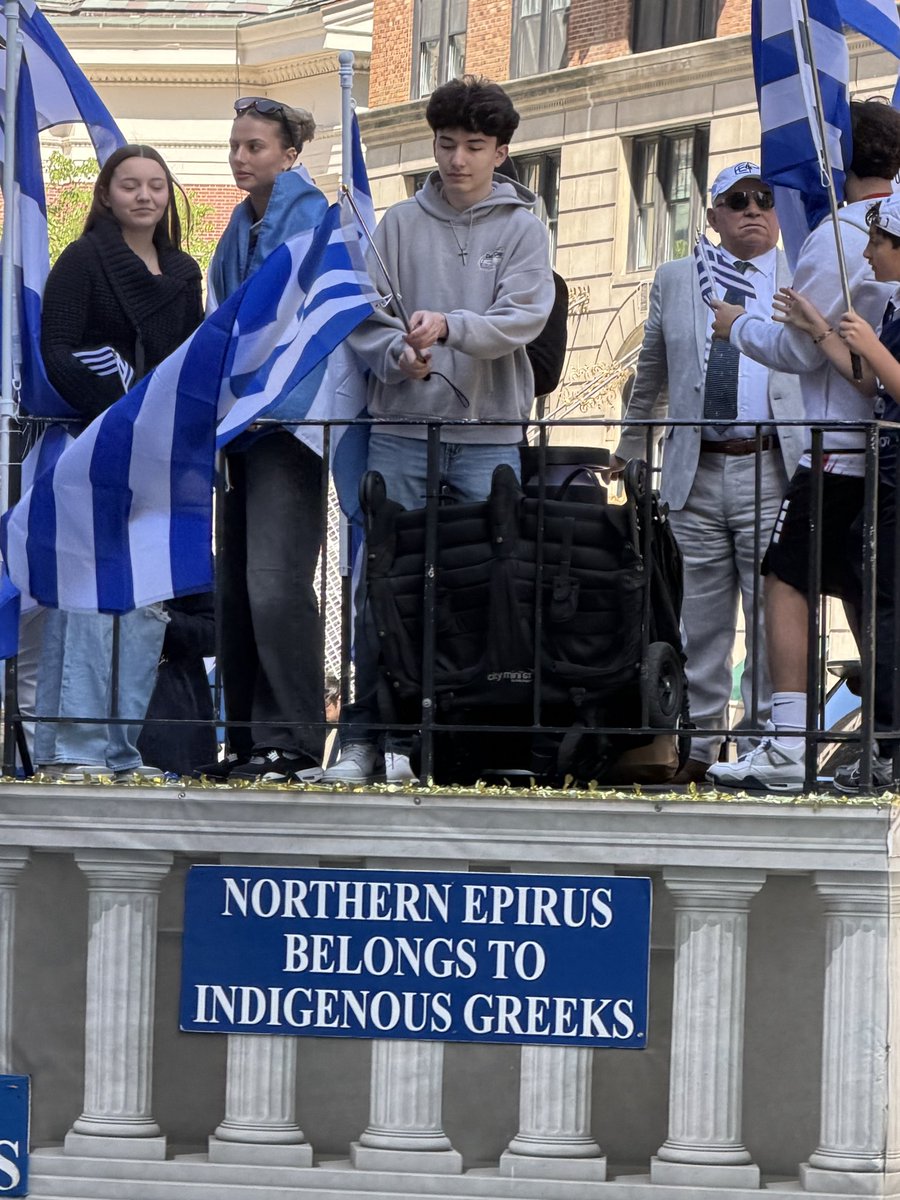 constans tweet media