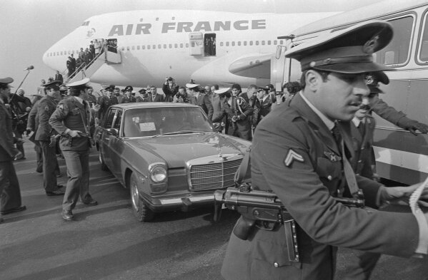 Parham_Az's tweet photo. @VYCanisMajori @R_DeCastelnau @aurelien_veron No, but we’d gladly send the scatophile Ayatollahs back to France. Where you all did such a fine job hosting them

You still love them so much that even after killing 2 French soldiers in the last few weeks, you're here defending them https://t.co/cioQIRnrik