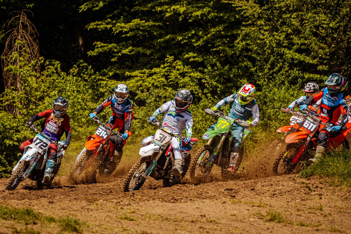 DomiAegerter77's tweet image. Hüt in Ichertswil am Motocross gsi🔥d’Strecki eifach brutal geil. Respekt a alli, wo das uf d’Bei stelle. Mega nice, dass mer i dr Schwiiz cha fahre. Het richtig Spass gmacht u guets Training gsi! 

#mx #sam #mxrs #swiss #77 

📸: @pixel.stuck 

@mxrs_race_support