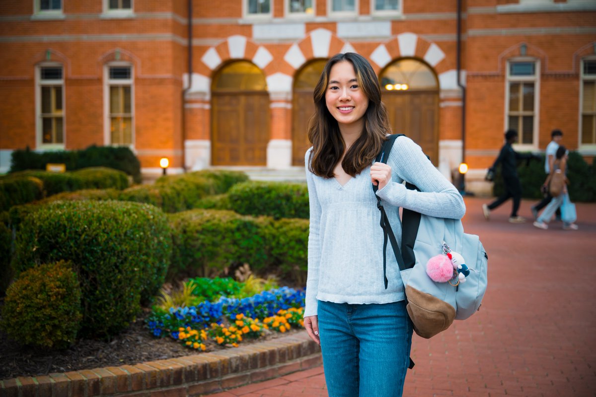 EmoryUniversity's tweet image. As Campus Life’s social media manager @EmoryOxford, Sophie Fung 27Ox builds community through digital connection by shaping how students experience and engage with campus life.  ➡️ Meet Sophie: links.emory.edu/1sE #EmoryOxford #OxfordCollege #Emory #EmoryUniversity