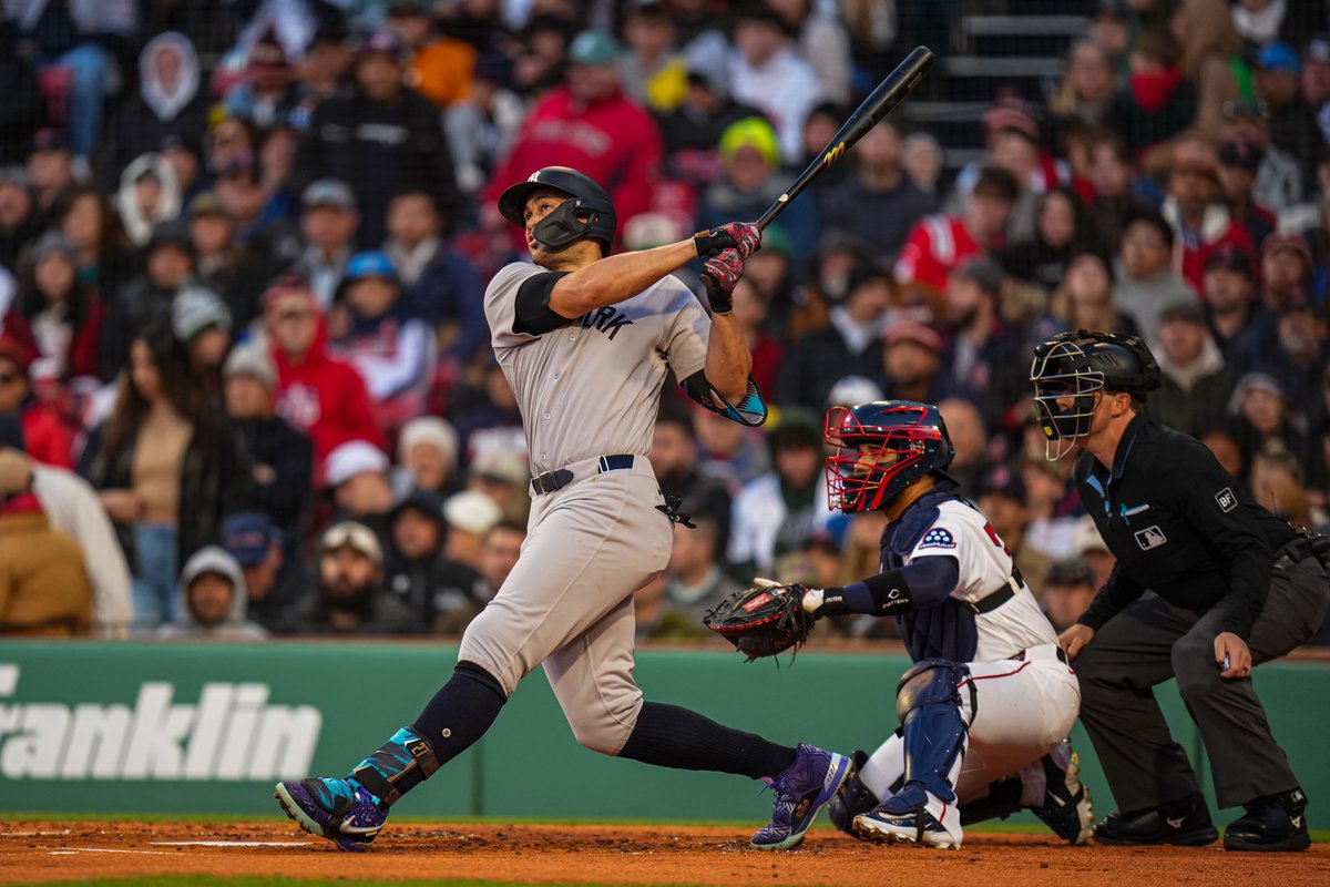 FiresideYankees's tweet image. The Yankees will decide if they will place Giancarlo Stanton on the IL before tomorrow's game against the Rangers, per Meredith Marakovits.

#Yankees #RepBX