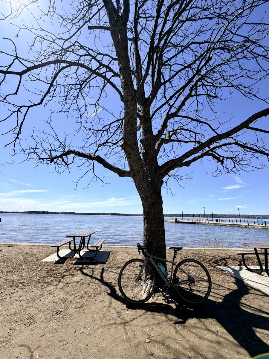 Vélo 🚴‍♀️ 

OKA

48 km

Avec une magnifique température et un soleil ☀️ radieux