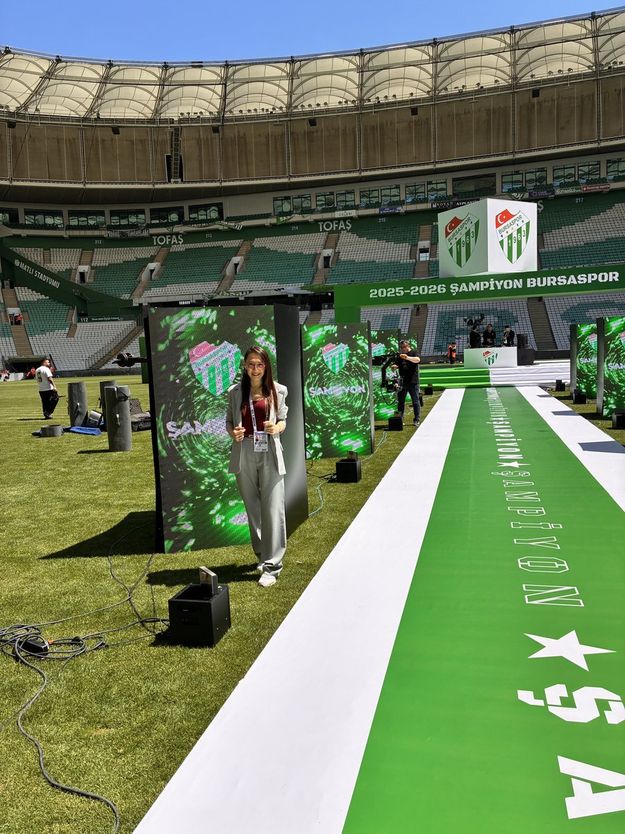 S3d3fTurhan's tweet photo. Uzun karanlıkların ardından her sene daha da aydınlığa. Çok hak ettik, asla pes etmedik, inandık ve başardık. 🏆💚🤍🐊 
#bursaspor #şampiyon #kupa #champions #nevergiveup https://t.co/zCFS1fRwJJ