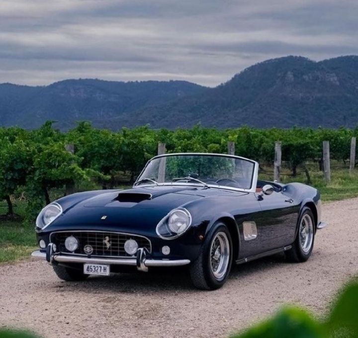 Retromania4ever's tweet image. ✅⬜🟥 #Ferrari 250 GT #California