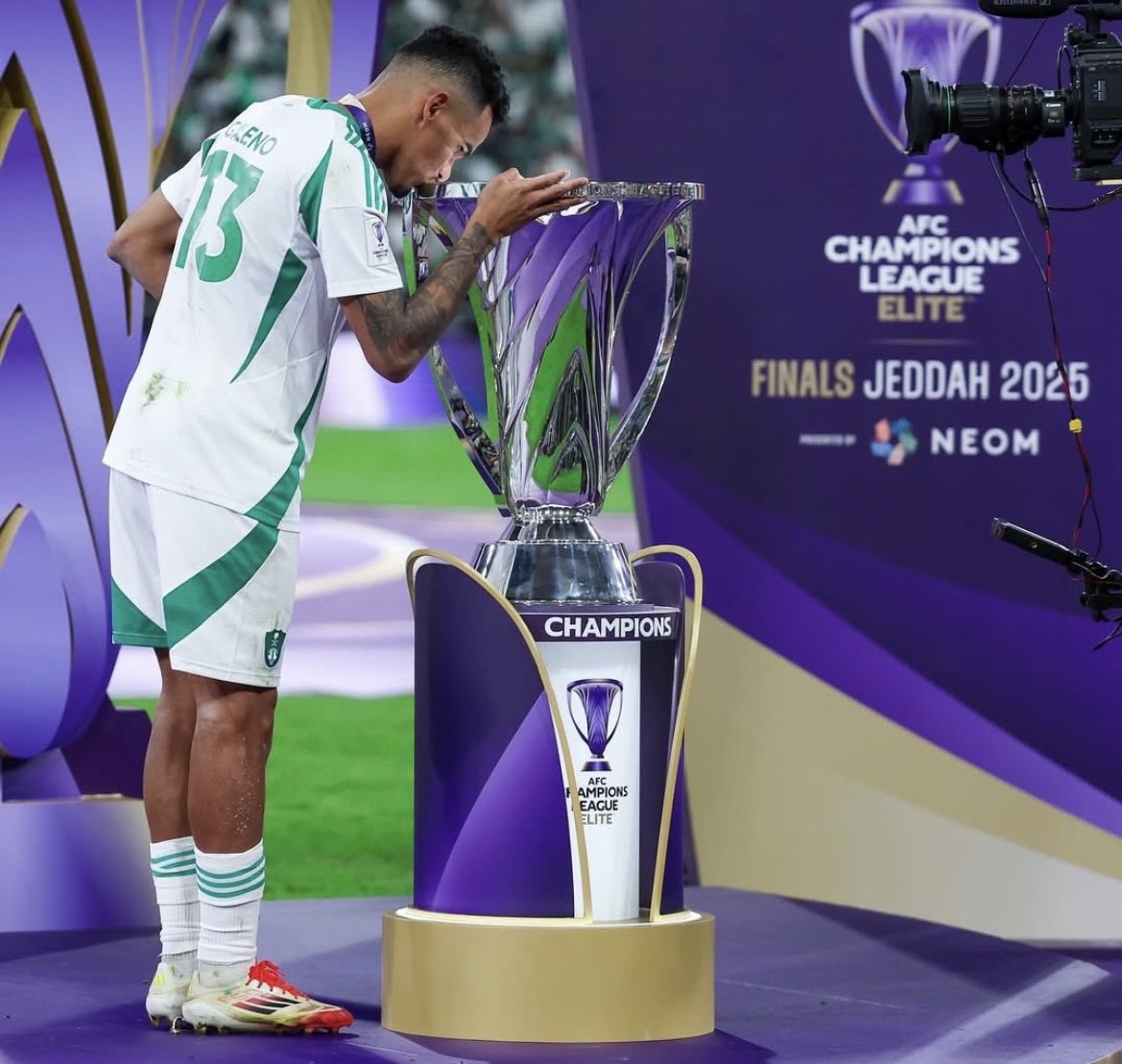 بطلة النُخبتين- tweet media