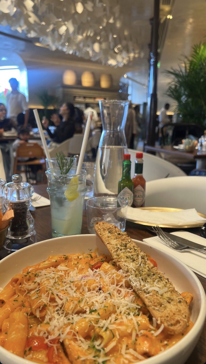 Trillsar271's tweet image. About to DEMOLISH this meal #dnd