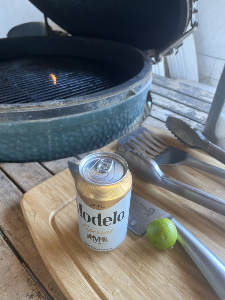 CiudadanoMex22's tweet photo. Excelente sábado a todos, el grill ya se puso, ya ya se la saben, grill sin cerveza es sopa Maruchan.
Hoy haré arrachera y pulpo a las brasas
#BigGreenEgg
#PimientaRe100Molida
#ArracheraPulpo https://t.co/V32VGYiTHJ