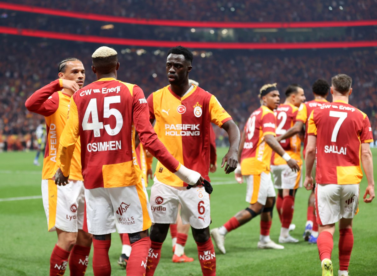 OptaCan's tweet photo. 1 - Galatasaray, bu sezon Süper Lig'de Fenerbahçe'ye karşı bir maçta en fazla şut çeken (21), rakip ceza sahasında topla buluşan (35), beklenen gol değeri üreten (2.8 xG) ve sarı-lacivertlileri en düşük şut sayısında tutan ekip oldu (5). Bunaltıcı. https://t.co/Yerbsw1Esz