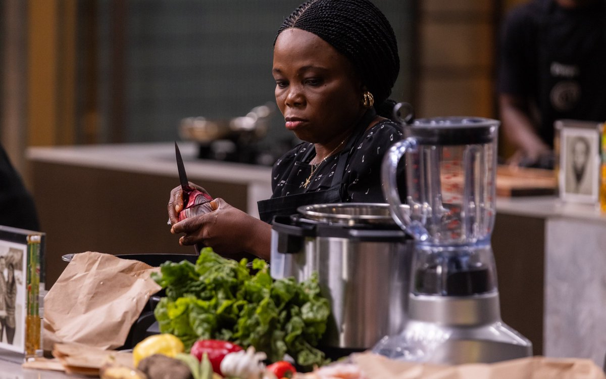 PowerOilNG's tweet photo. Our contestants are cooking different meals 😋🔥

Who are you rooting for?

Let's see who comes out on top @masterchefngr 🤔

Watch this episode on Africa Magic Showcase and Africa Magic Family 💚 

#PowerOilXMasterChefNigeria https://t.co/cR12iSDzk7