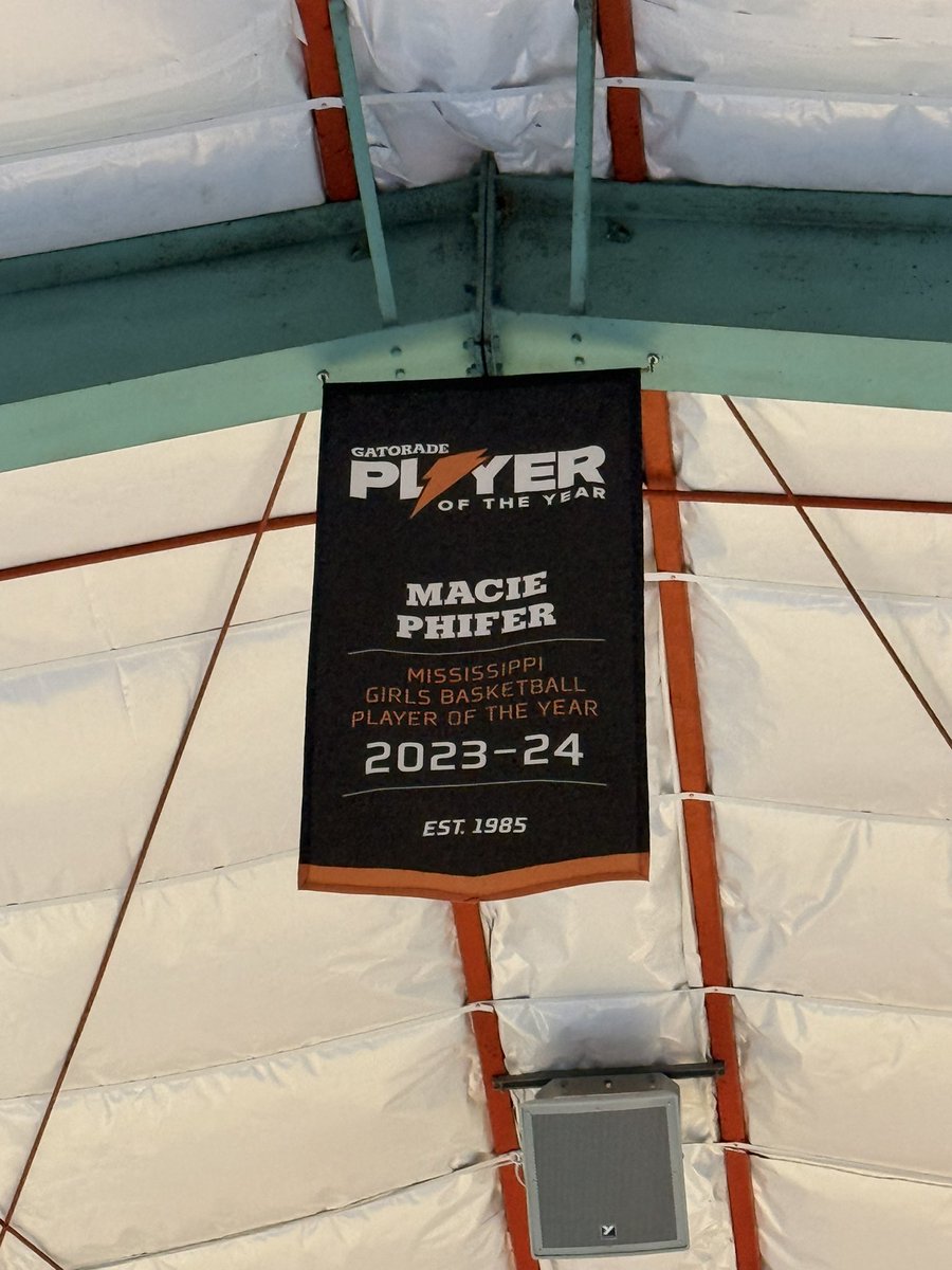 Driving through North Mississippi and there are 2 things that are true here in New Albany, MS

1. High School sports are a BIG part of the community, especially basketball.
2. They LOVE some <a href="/MaciePhifer/">Macie Phifer</a> here! The community got this billboard up overlooking I-22.

#HailState