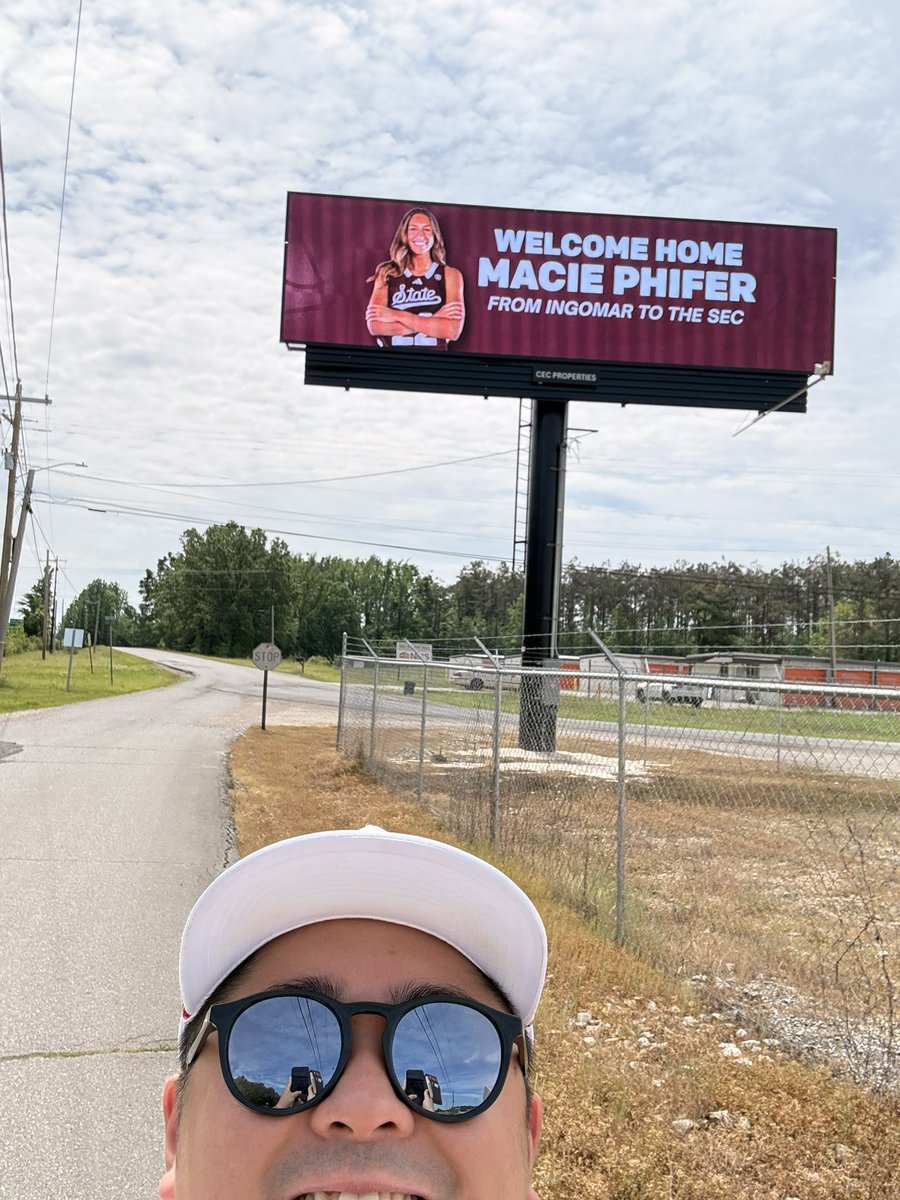 jimmy_wjy's tweet photo. Driving through North Mississippi and there are 2 things that are true here in New Albany, MS

1. High School sports are a BIG part of the community, especially basketball.
2. They LOVE some @MaciePhifer here! The community got this billboard up overlooking I-22.

#HailState https://t.co/tEfXHJ55oY