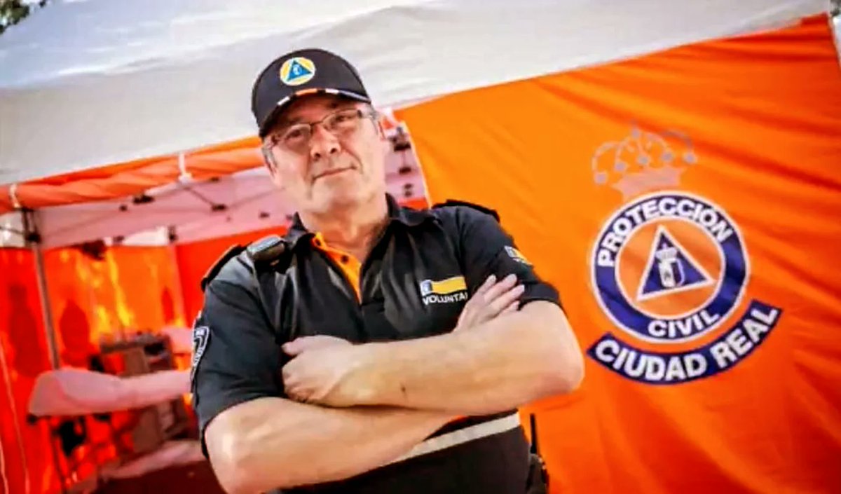 PCivil_CReal's tweet photo. para rendir un homenaje a nuestro Jefe, José Luis Espadero, fallecido hace 6 años en pleno COVID destacando su vínculo con la Agrupación hasta el último momento.
#26Abril #EstamosPorTi
#CiudadRealSegura
#SiempreDisponibles https://t.co/XczUld9bCL