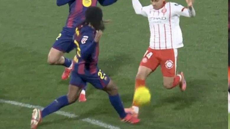 🚨😱¡EL BARÇA HA SUMADO 63 DE LOS ÚLTIMOS 68 PUNTOS DESDE EL CLÁSICO!

Los 6 puntos perdidos fueron en el 2-1 vs Real Sociedad y el 2-1 vs Girona.

Dos partidos que estuvieron marcados por decisiones arbitrales muy polémicas⚠️
